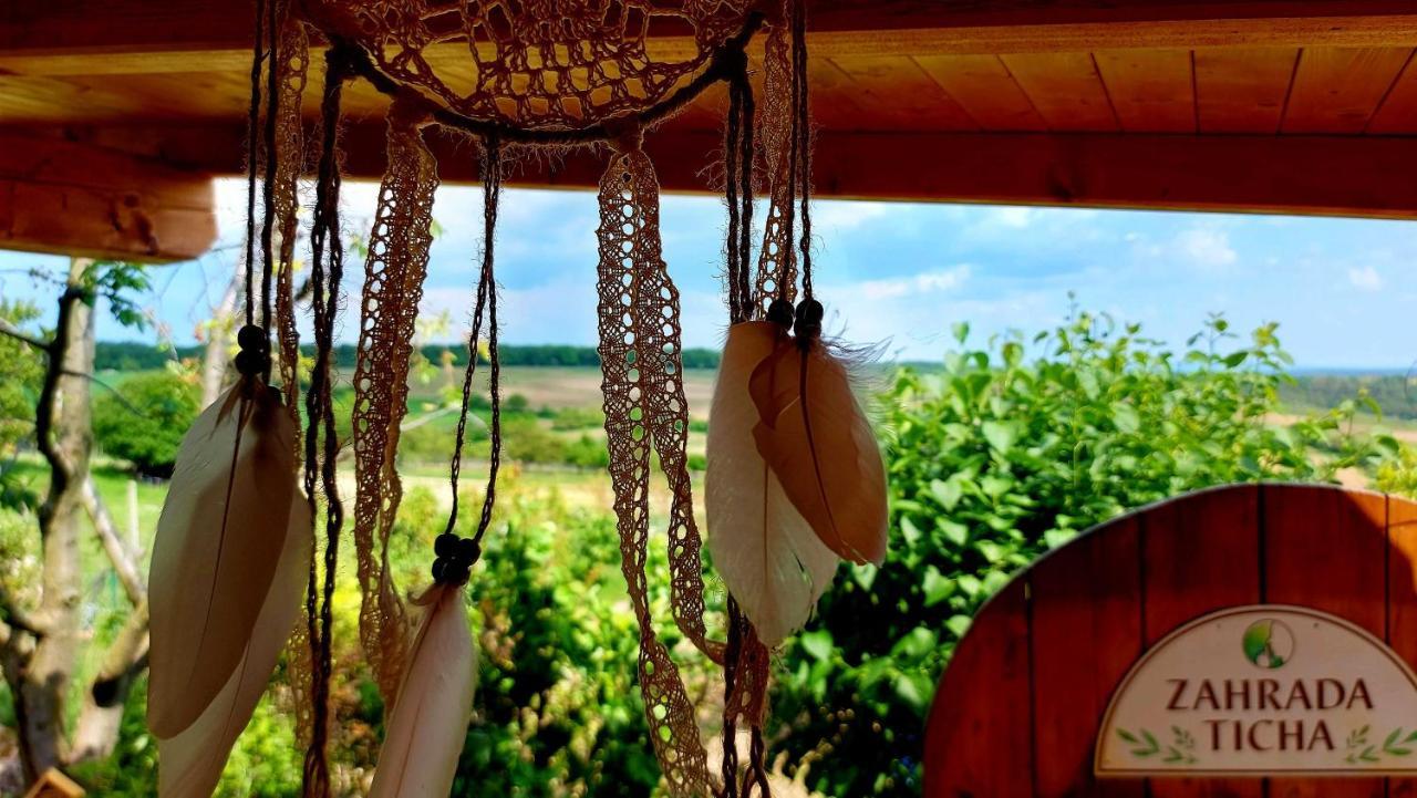 Penzion U Tri Ruzi Vrbice Dış mekan fotoğraf