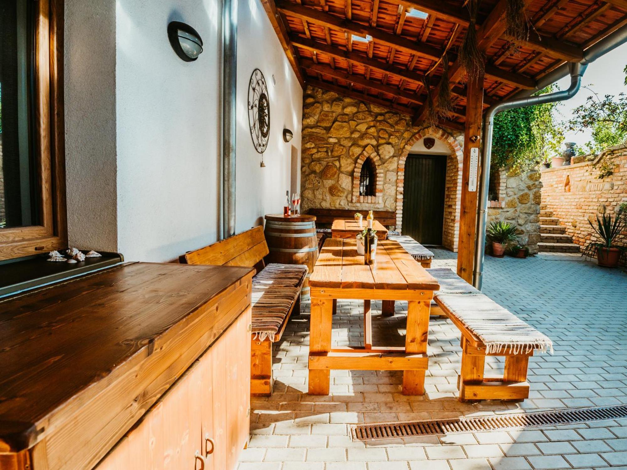 Penzion U Tri Ruzi Vrbice Dış mekan fotoğraf